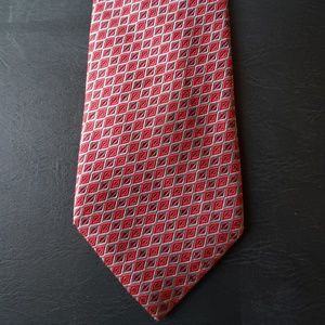 Geoffrey Beene 100% silk necktie, NEW